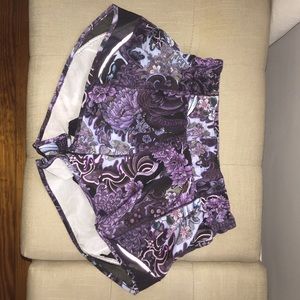 Size 6 lululemon shorts
